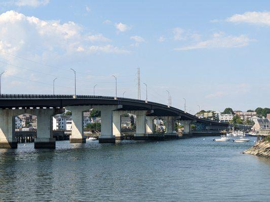 Veterans Memorial Bridge