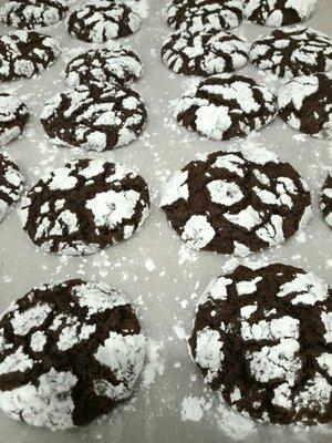 Chocolate crinkle cookies