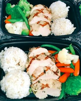 Garlic Rosemary Chicken w/hapa rice ands mixed veggies. $8 for 4oz, $11 for 8oz chicken