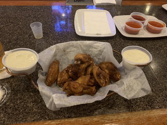 Wings...with all the sauces ‍