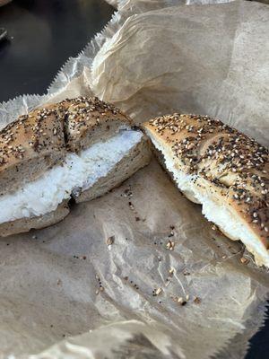 Everything bagel with plain cream cheese!