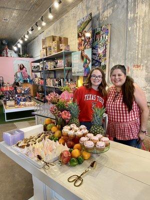 A Mother's Day shopping party and warm welcome!