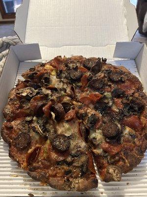 Medium Deluxe Pizza