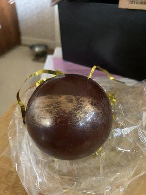 Gold dusting on chocolate bomb, how elegant can you get ?