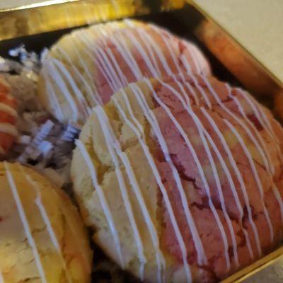 Strawberry/lemonade cookies.