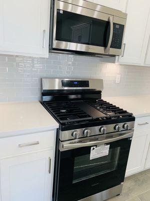 Gotta love this stainless and spotless smart oven range :D !