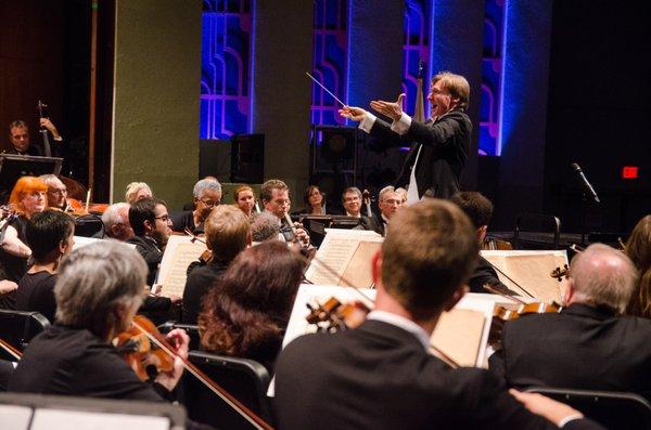 Music Director Guido Lamell conducted the Santa Monica Symphony at the Annual Memorial Weekend Concert on May 28, 2017.