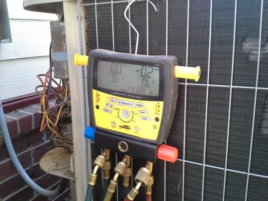 This meter verifies that the Freon is out of the system so we can remove the outdoor unit.