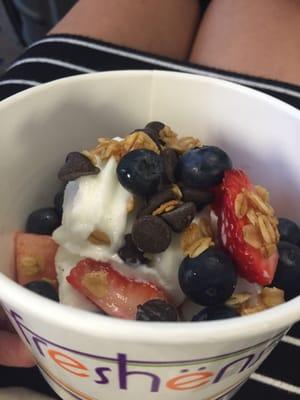 Tart yogurt, berries, choc chips, granola