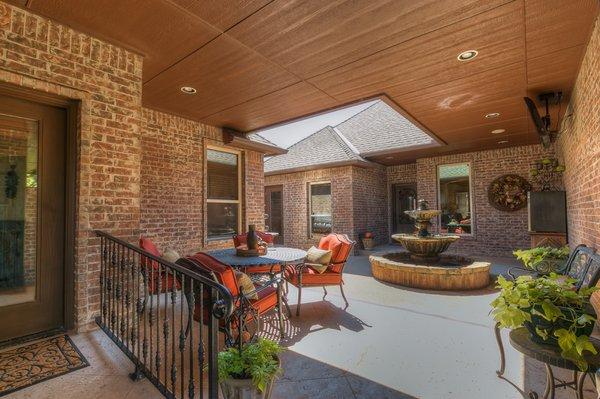 Lovely Courtyard! Home for Sale! Call me!