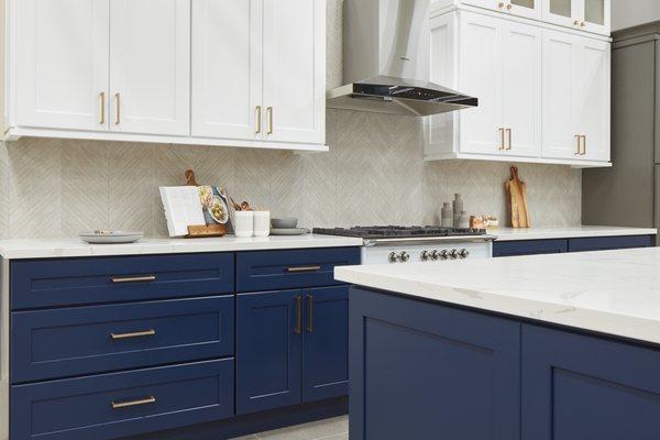 Royal Blue Shaker with Snow White Shaker Cabinets