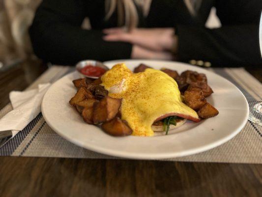 eggs benedict with HUGE potato chunks