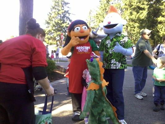 These kids were not sure what to make of the Grocery Outlet mascots