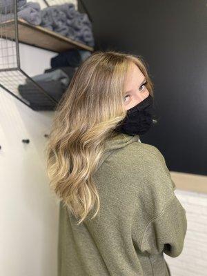 Subtle balayage + money piece