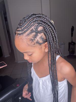 Style: Fulani braids/ Box braids
Price: $100
Length: mid back
Time it took: 8 hours