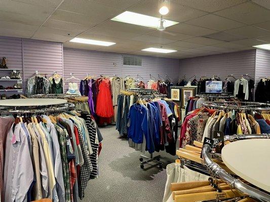 Great assortment of clean, like new women's wear