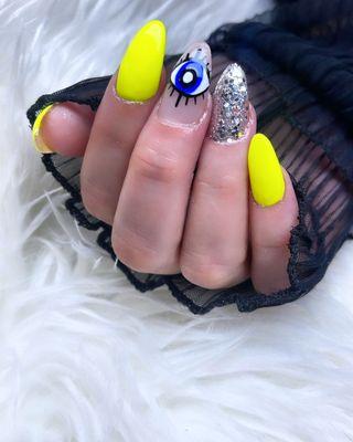 Eye evil nails