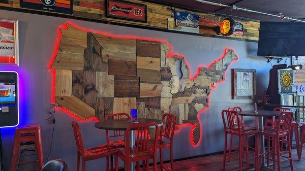 Cool wooden pieces created an USA map.