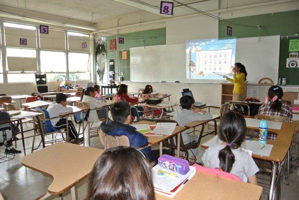 小学一年级在上课