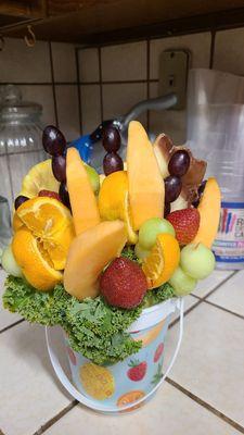 Fruit bouquet arrived hot.