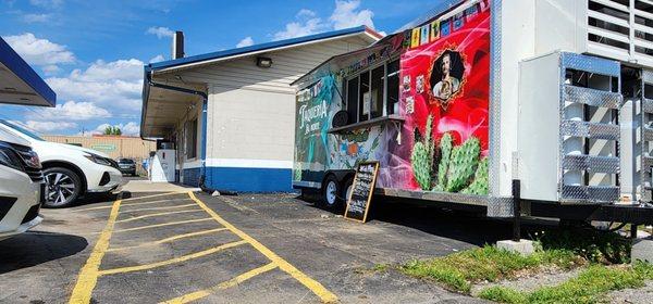 Food truck and market