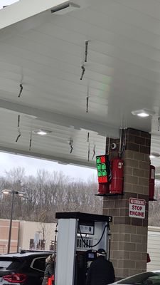 Indicators to tell which gas pumps are free and in use