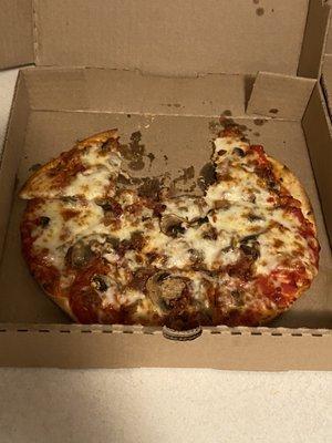 Small Thin crust bacon and mushroom pizza