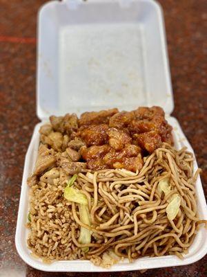 Combo A (Rice/Chow Mein w/ Orange Chicken/Pepper Chicken)