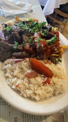 Lomo Saltado con Arroz y Papas Fritas