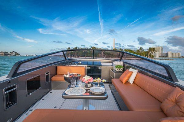 40' VanDutch - Sport Yacht Rental @ Miami Boat Experts