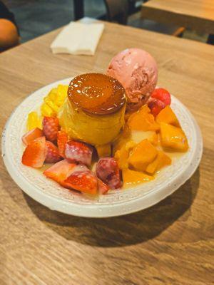 Shaved ice with fruits and flan