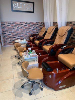 Massage chairs as you have in your pedicure done