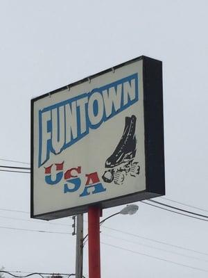 Fun Town USA sign.