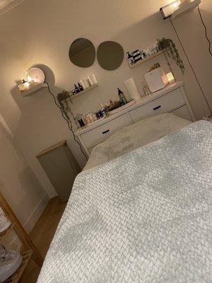 Lelis Esthetics treatment room

'A little Haven'