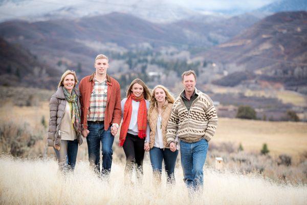 Love this color scheme for this fall family portrait!