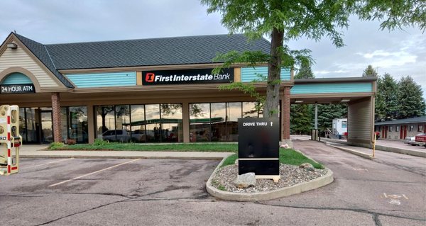 Exterior image of First Interstate Bank in Sioux Falls, SD.