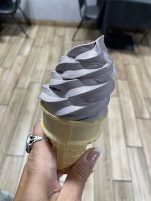 black raspberry soft serve !!!