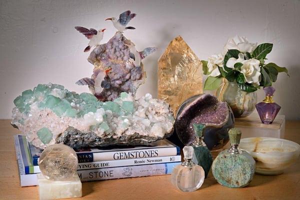 Stone hummingbird, bear, buffalo and other animal carvings as well as delightful natural mineral specimens.