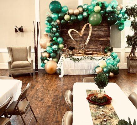 The theme continued throughout the venue with green and gold accents.