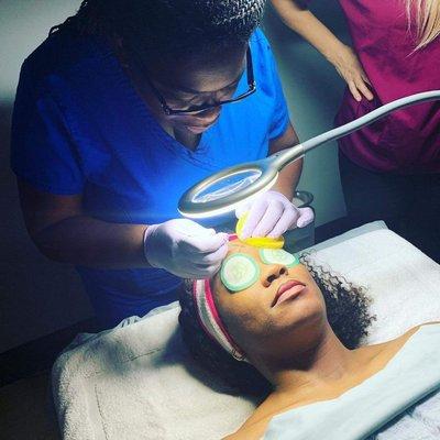 Extractions
#facials #microdermabrasion