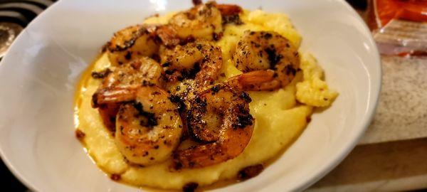 Creamy Cheese Grits and Shrimp