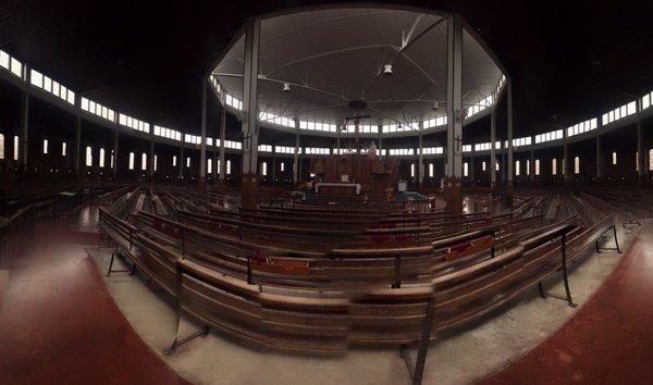 The massive round church! There's like 8 altars!