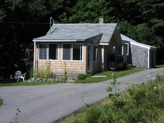 Winston Browne housekeeping cottage is a full 750 sf with a full kitchen