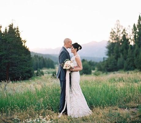 Rainbow Ranch wedding! Romantic intimate flowers that reflect the bride's vision. Photo @orangephotographie