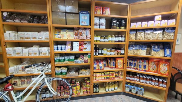 Stocked Shelves (12/20/21). @RizzosBakery #JerseyCity #ItalianFood #Bakery #Pizza #Pasta #Cannoli #FoodPorn