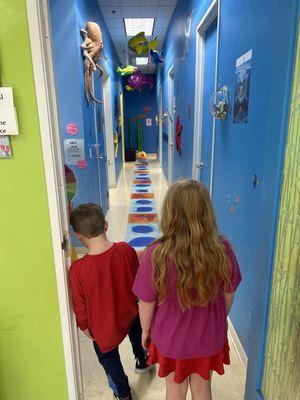 Squishy liquid tiles make each step toward treatment truly unique. Sounds from under the sea transport the patient to a relaxed state.