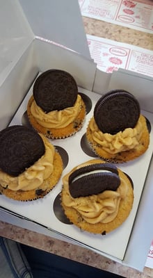 Oreo Cupcake with Peanut Butter Frosting