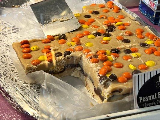 Peanut butter explosion fudge