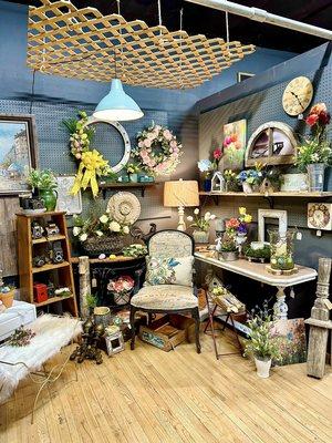 Pickers Paradise Batesville has many vintage finds and displays to see!