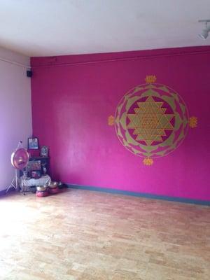 Such a lovely Vinyasa 3 class w/Viktoria Shushan (including the beautiful mandala she painted!). I feel so much better!